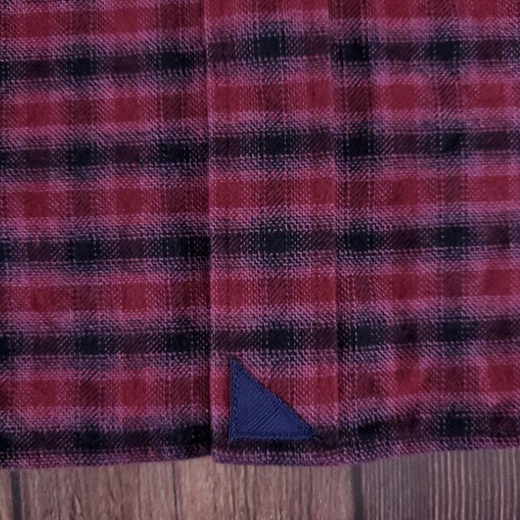 UNTUCKit Calder Mens Size XL Red Black Plaid Flannel Long Sleeve Button Up Shirt - Picture 11 of 16
